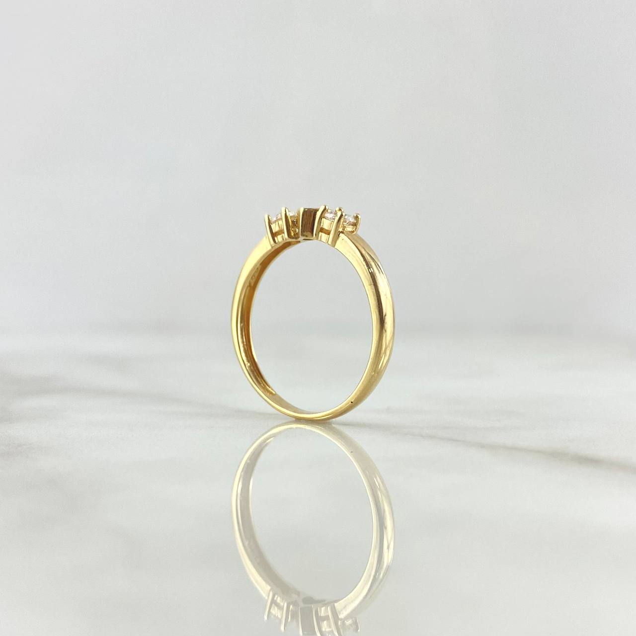 Anillo Corazon Atrapado 2.05gr / T7 / Circones Blancos Oro Amarillo 18K ©