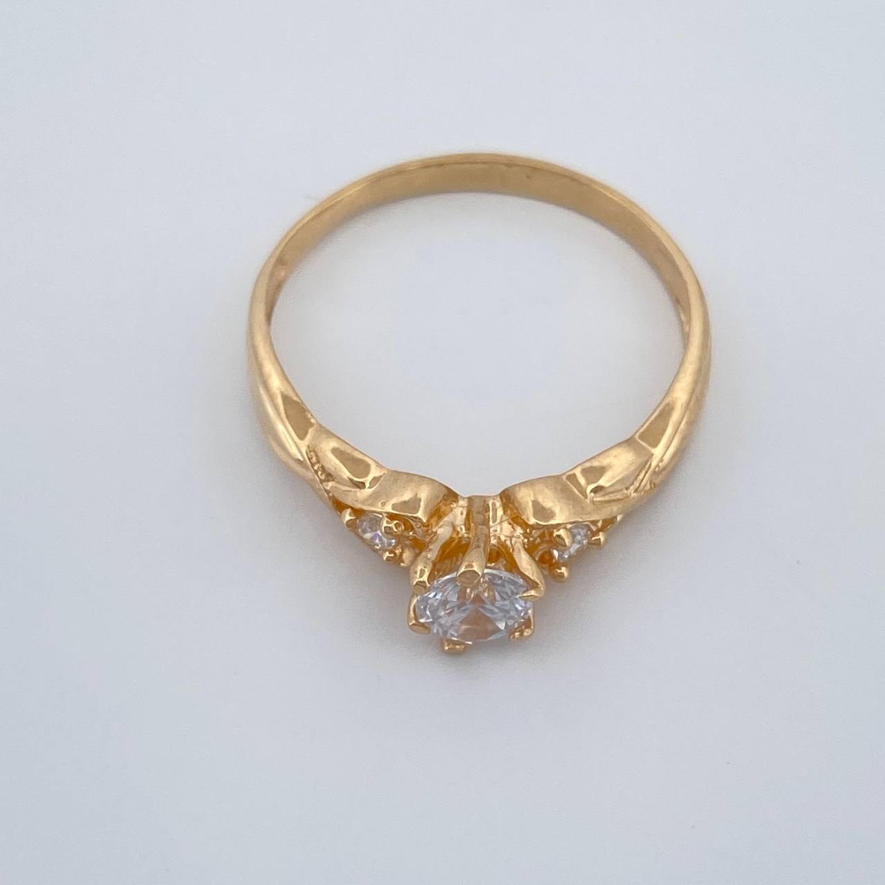 Anillo Solitario Cruzado 2.25gr / T7 / Oro Amarillo 18K %