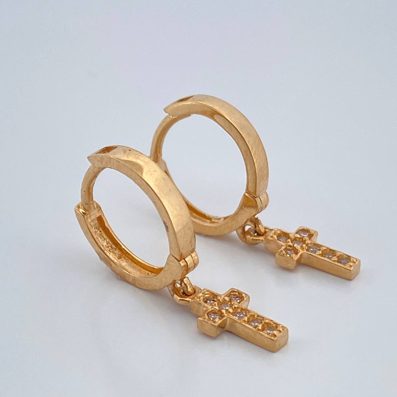 Candongas Cruz 2.95gr / 2.3cm / Oro Amarillo 18K %