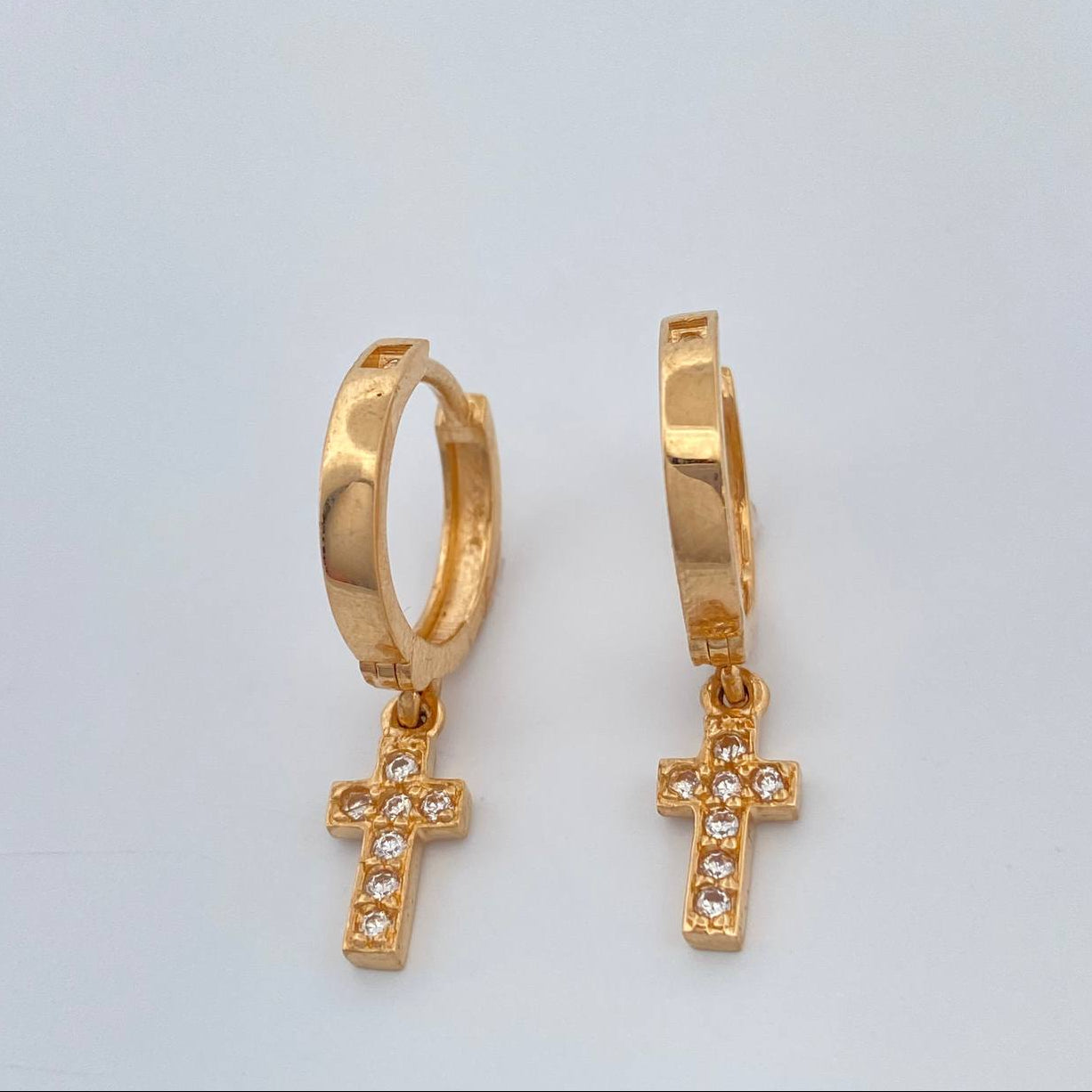 Candongas Cruz 2.95gr / 2.3cm / Oro Amarillo 18K %