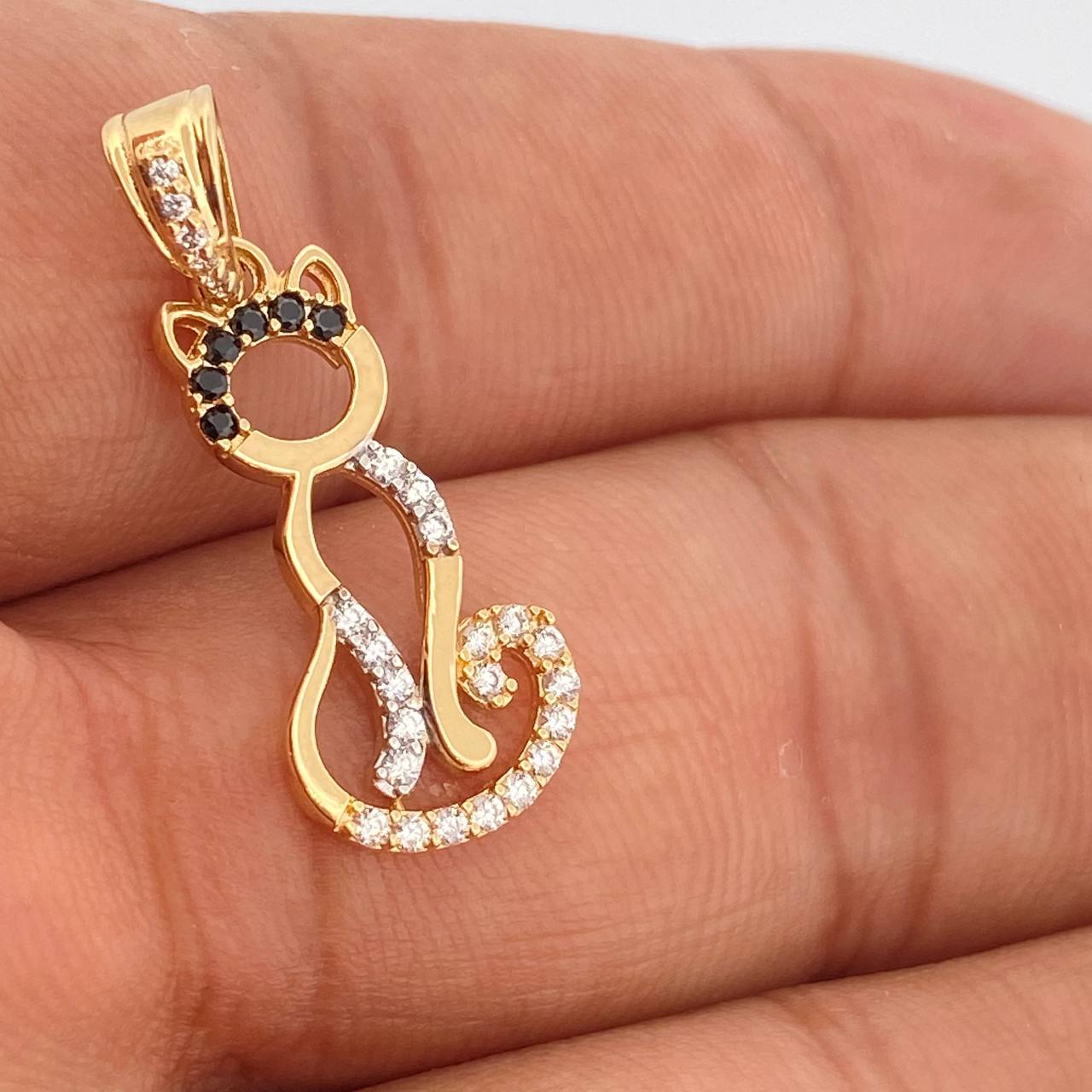 Dije Silueta Gato 1.75gr / 2.8cm / Dos Oros Amarillo Blanco 18K %