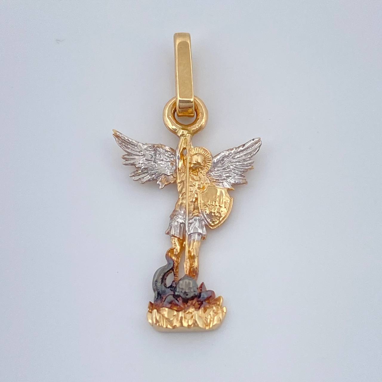 Dije San Miguel Arcangel 1.1gr / 2.3cm / Tres Oros 18K %