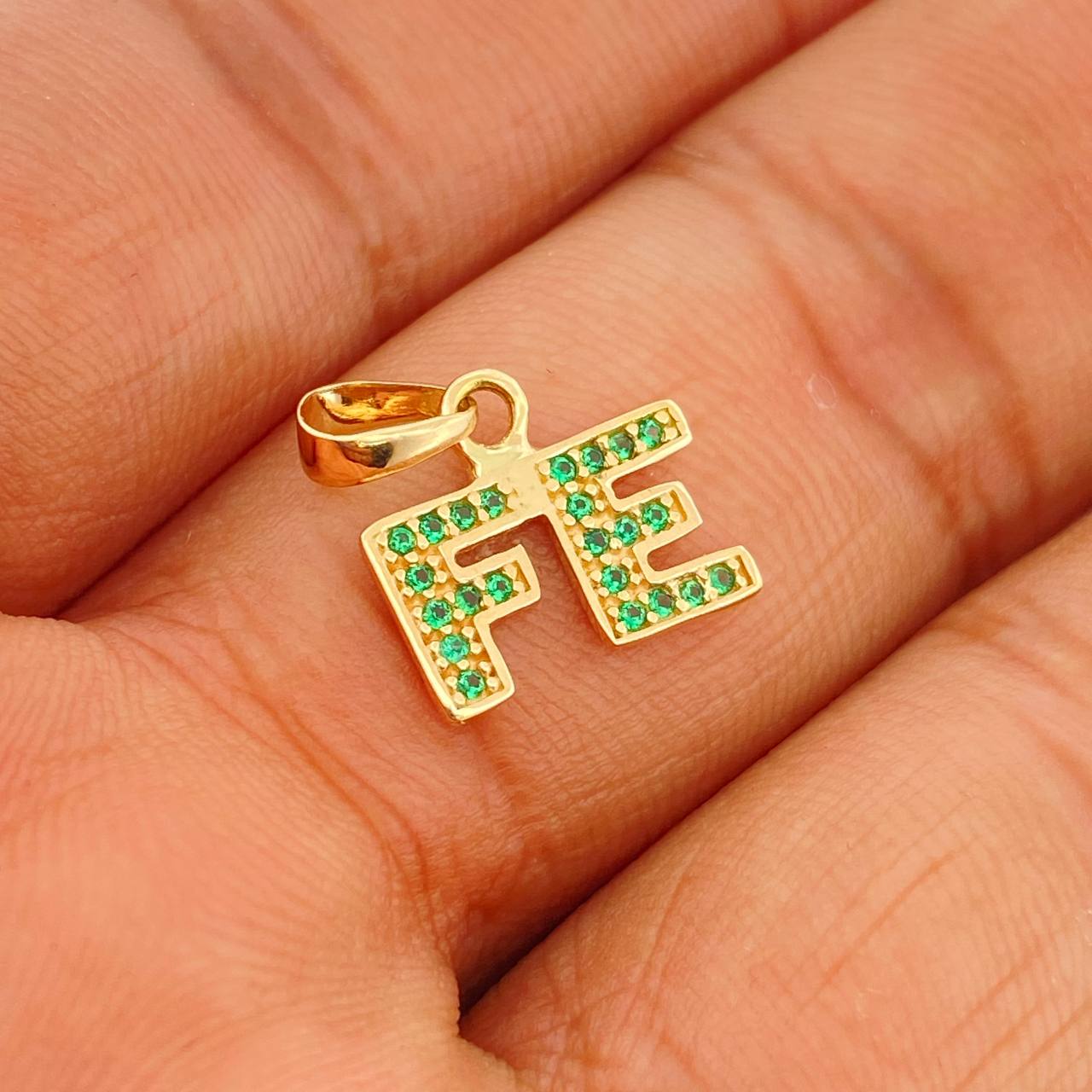 Dije Fe 0.85gr / 1.5cm / Oro Amarillo 18K %