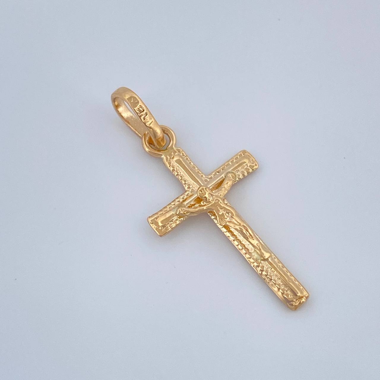 Dije Cruz Cristo 0.85gr / 2.5cm / Oro Amarillo 18K %