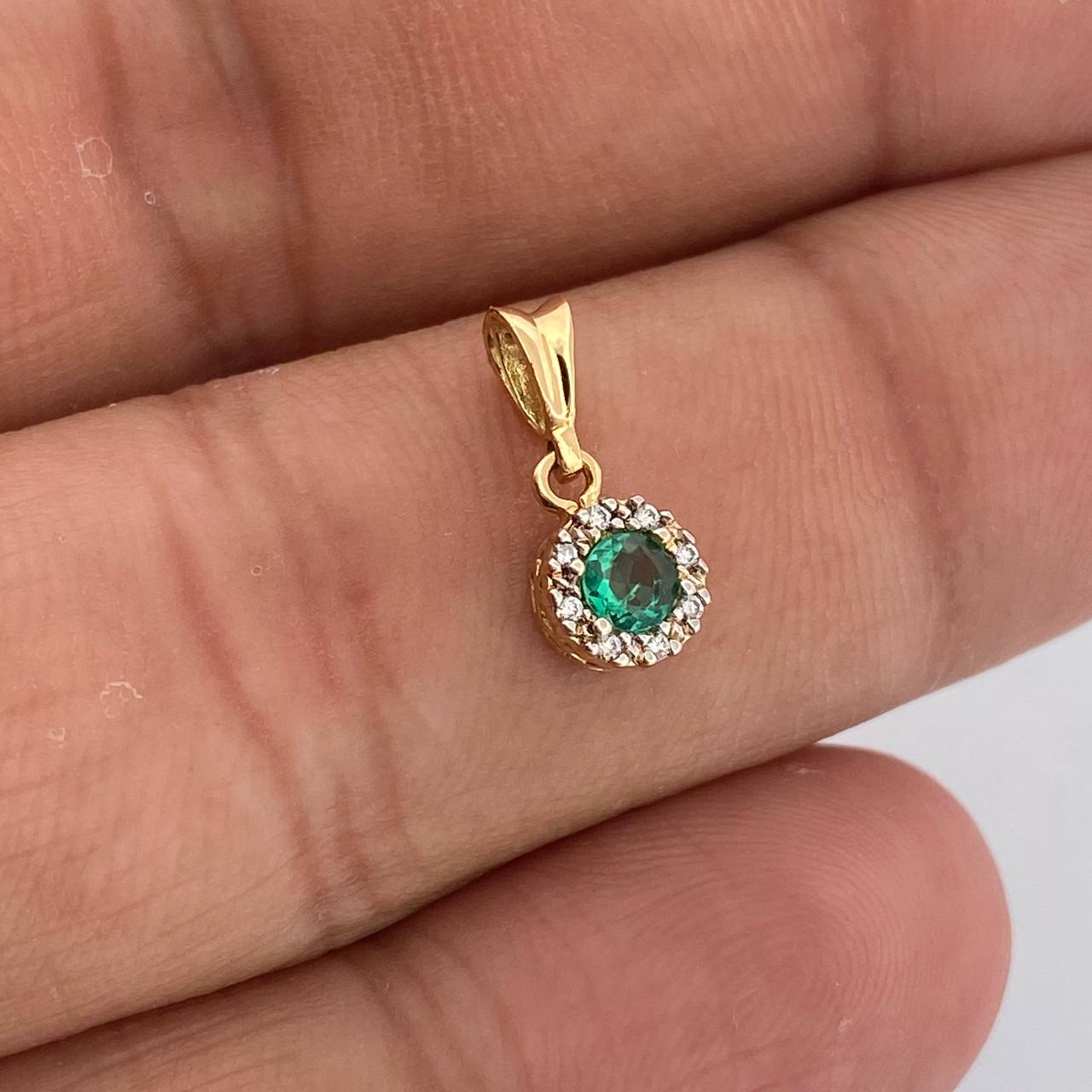Dije Halo Esmeralda 0.85gr / 1.4cm / Dos Oro Amarillo Blanco 18K %