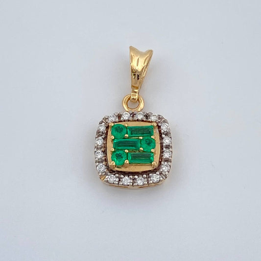 Dije Cuadrado Esmeralda 16 Pts Diamantes 08 Pts 1.4gr / 1.7cm / Oro Amarillo 18K %
