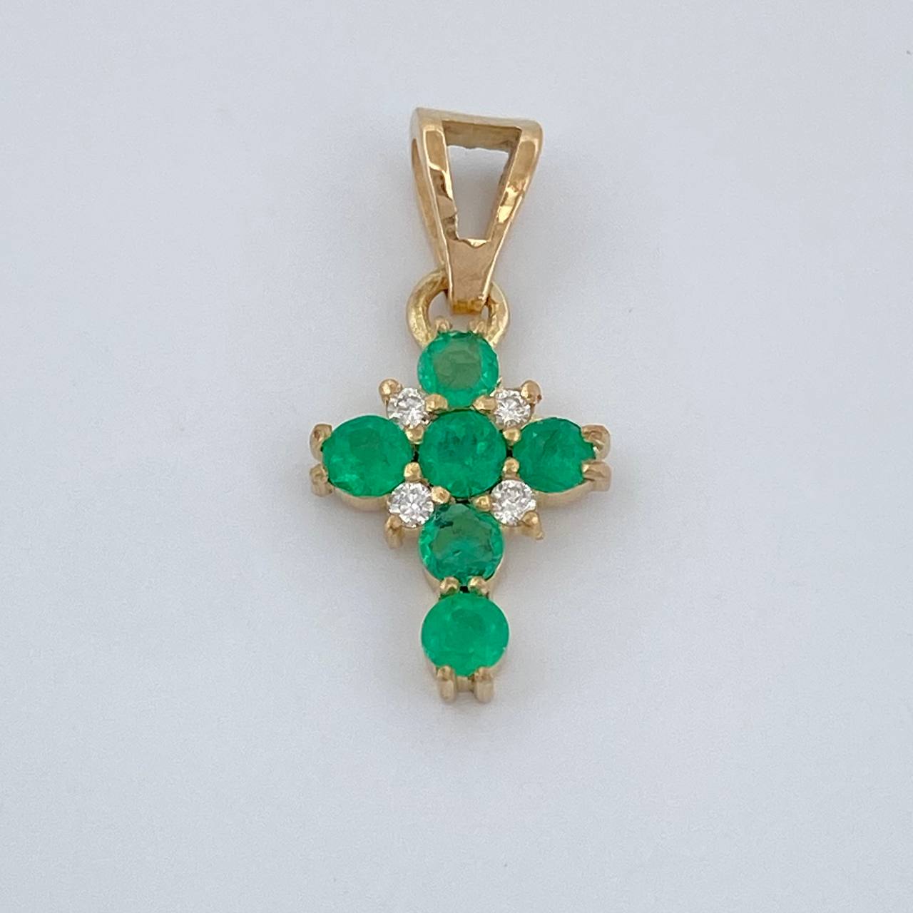 Dije Cruz Esmeralda 0.7gr / 1.7cm / Oro Amarillo 18K %