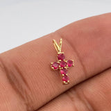 Dije Cruz Rubys 0.5gr / 1.4cm / Oro Amarillo 18K %