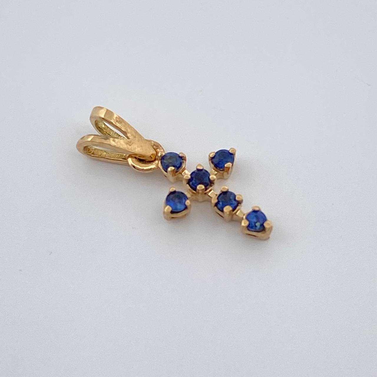 Dije Cruz Zafiros 0.3gr / 1.4cm / Oro Amarillo 18K %