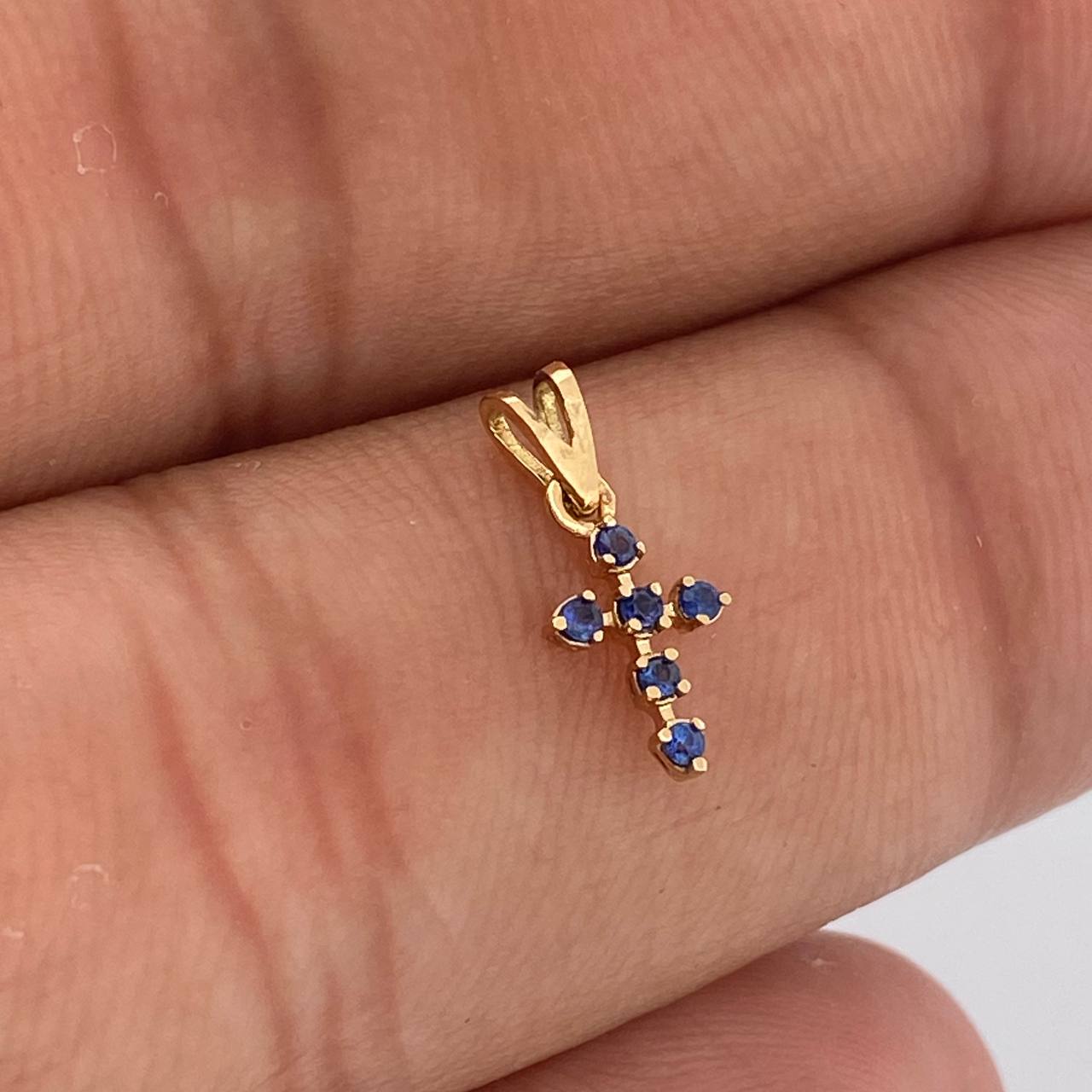 Dije Cruz Zafiros 0.3gr / 1.4cm / Oro Amarillo 18K %