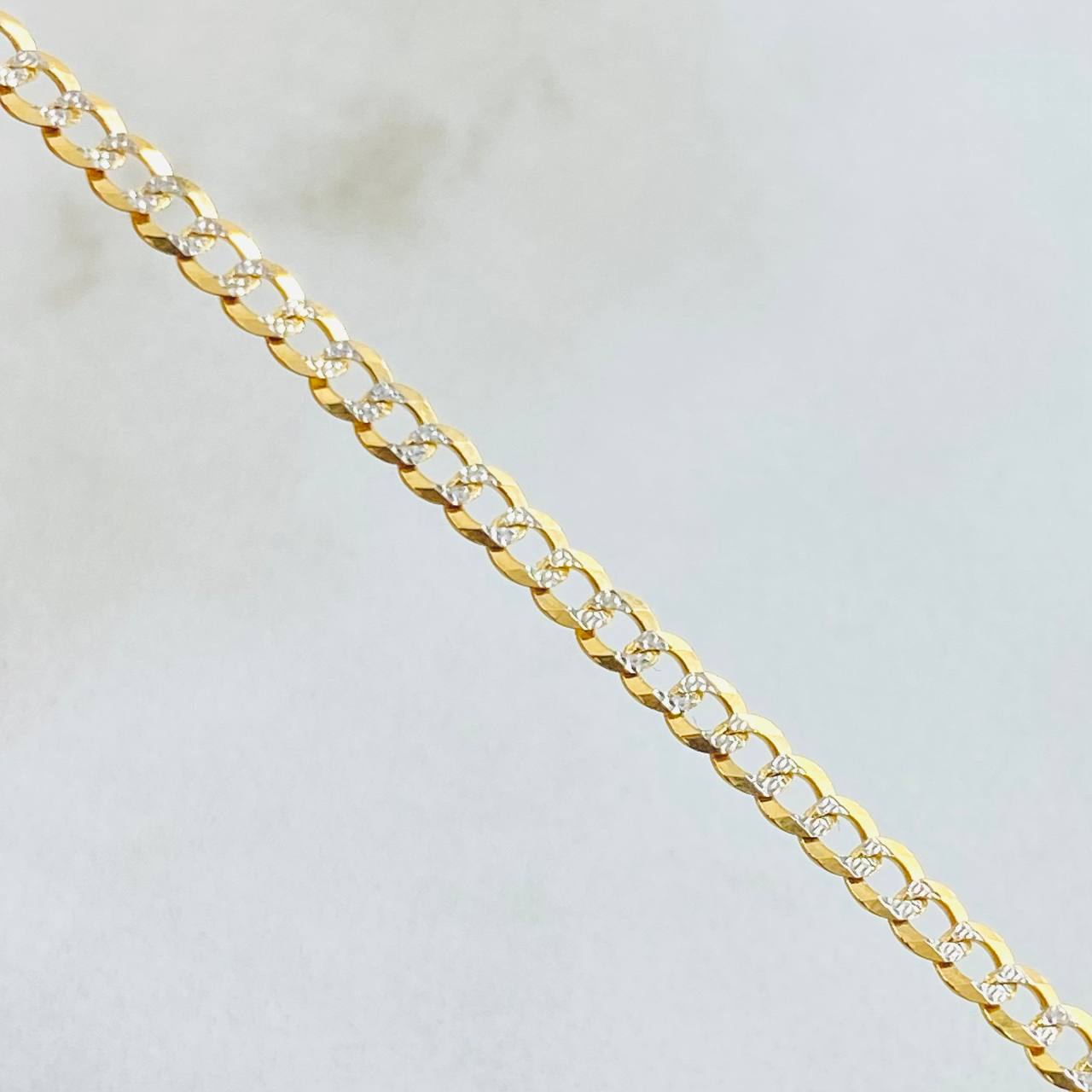Cadena Cubana 8.85gr / 60cm / Dos Oros Amarillo Blanco +3 18K