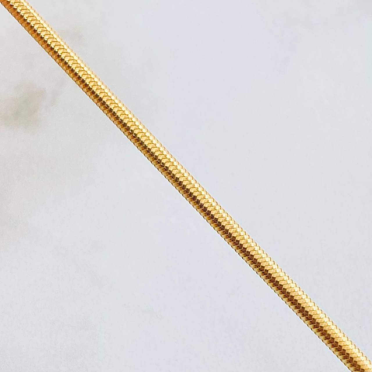 Cadena Reticulada 5.6gr / 45cm / 2.4mm Oro Amarillo +4