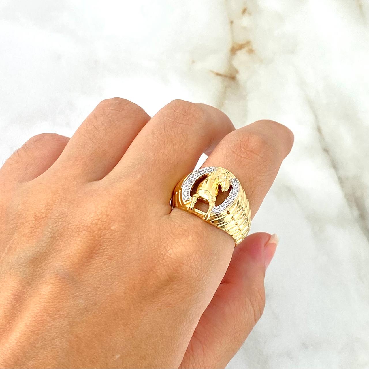 Anillo Caballo 10gr / T9 3/4 / Escalonado Circones Blancos Dos Oros Amarillo Blanco