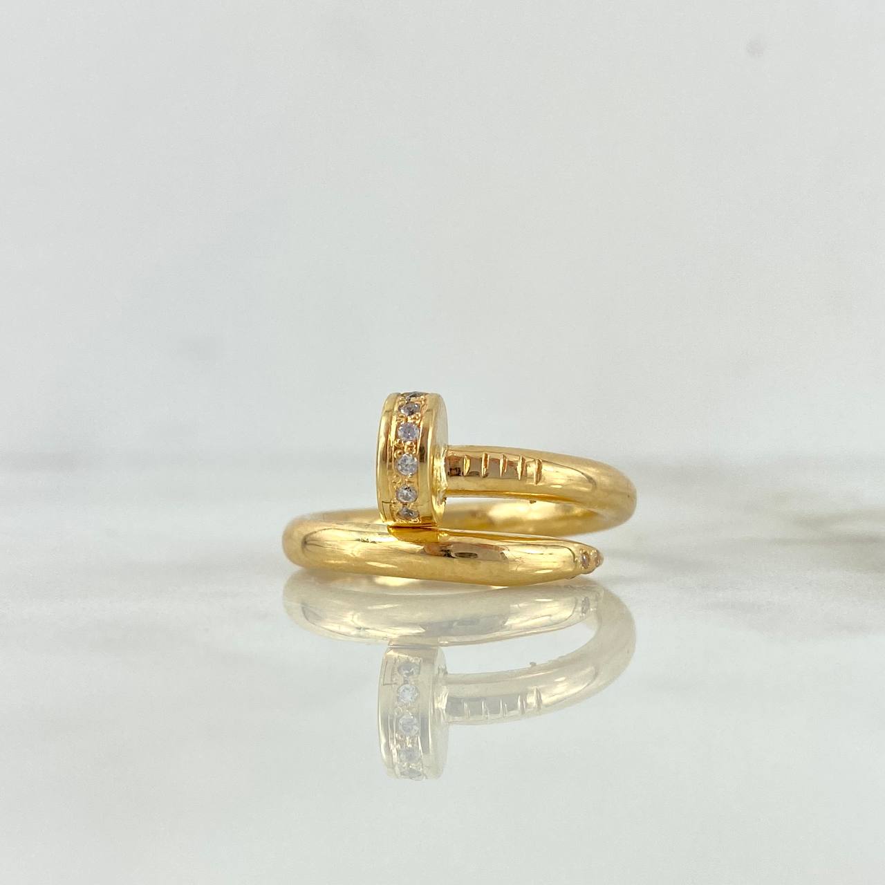 Anillo Clavo 5.2gr / T7 / Circones Blancos Oro Amarillo