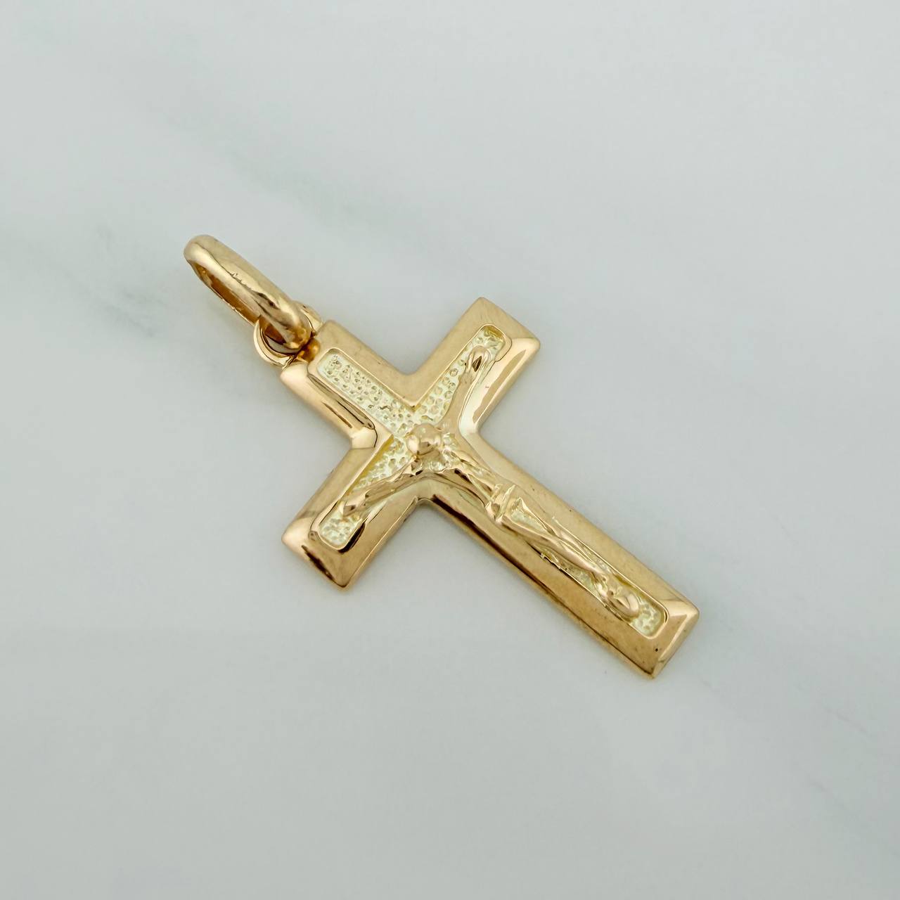 Dije Cruz Cristo 2.9gr / 3.5cm / Oro Amarillo 18K $