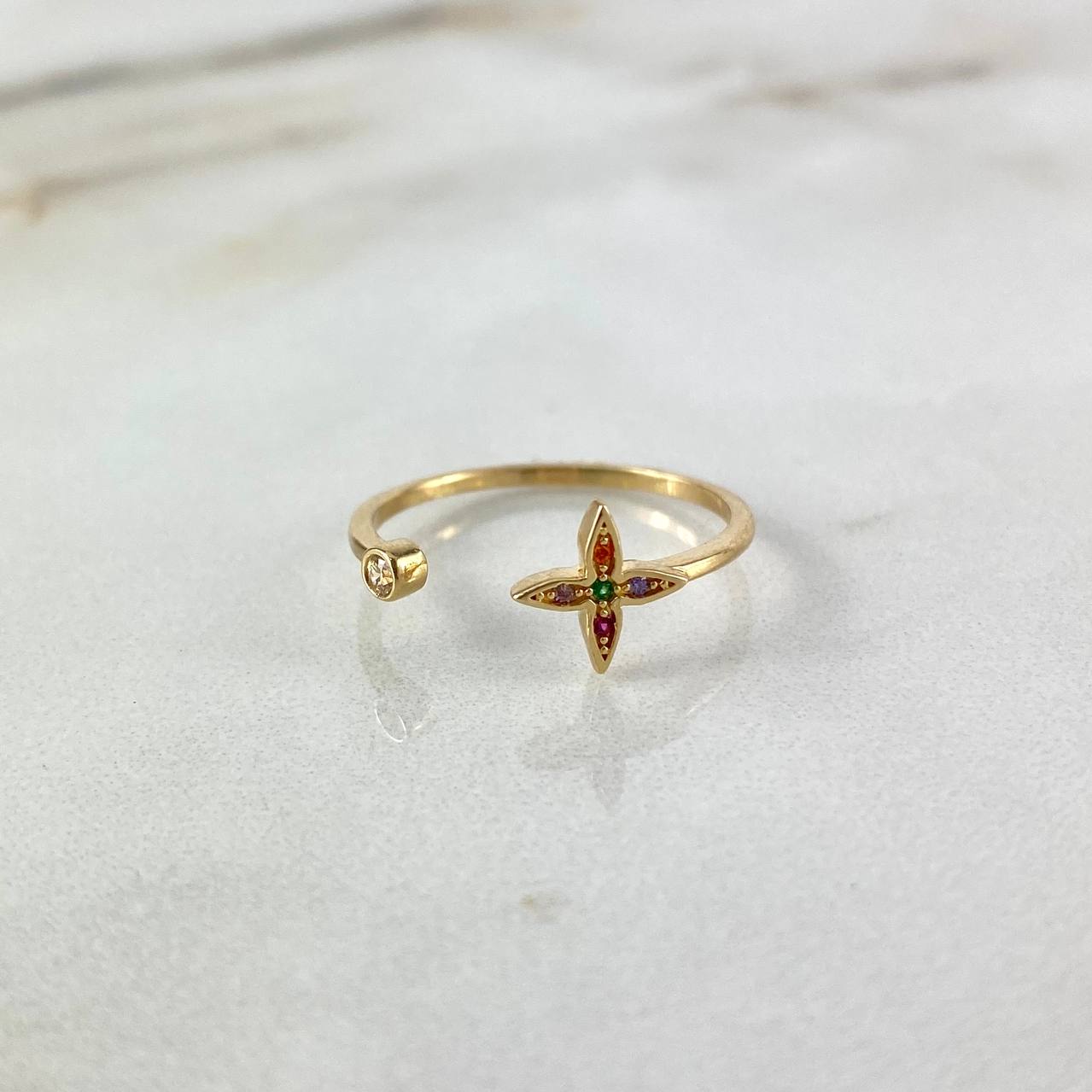 Anillo Estrella 1.35gr / T7 1/2 / Circones Blanco Colores Oro Amarillo