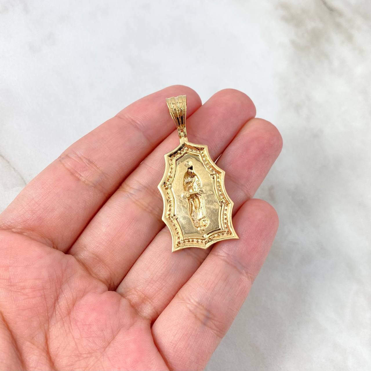 Dije Virgen de Guadalupe 6.95gr / 4.2cm / Circones Blancos Oro Amarillo