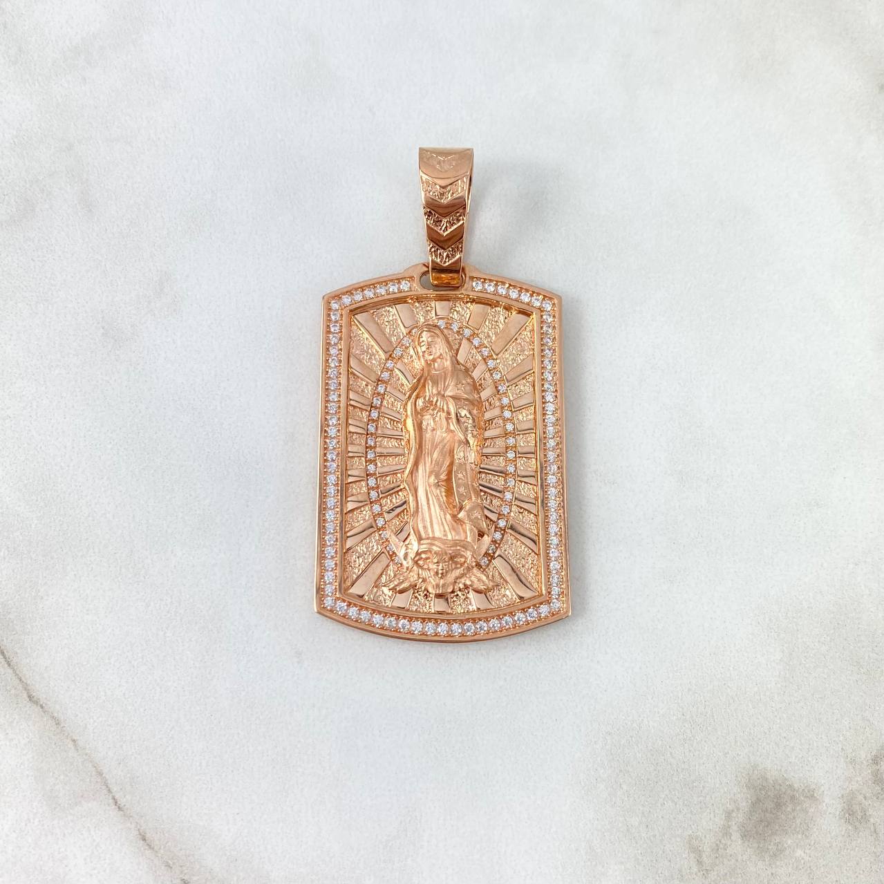 Dije Placa Virgen de Guadalupe 21.35gr / 5.8cm / Circones Blancos Oro Rosa