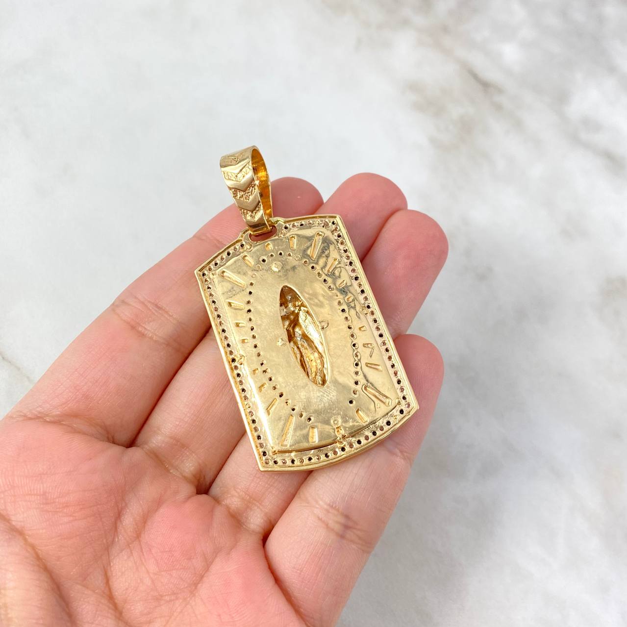 Dije Placa Virgen de Guadalupe 23.45gr / 5.8cm / Circones Blancos-Negros Oro Amarillo