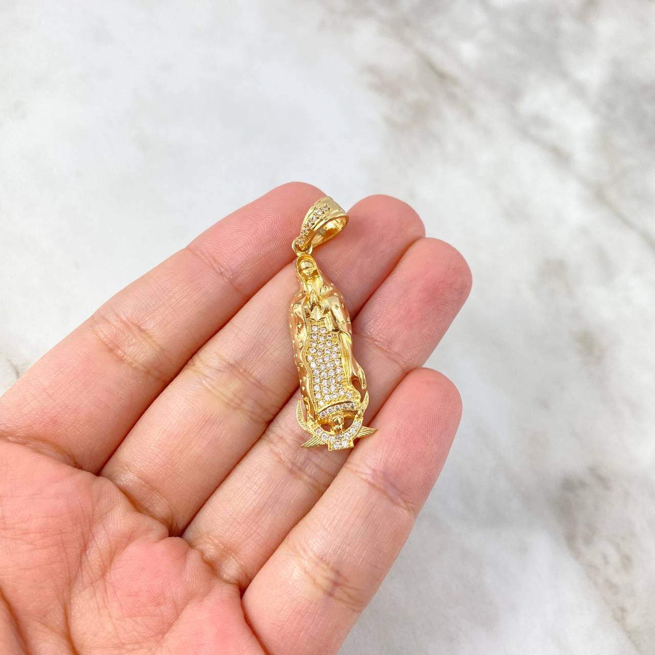 Dije Virgen de Guadalupe 4.85gr / 4.3cm / Circones Blancos Oro Amarillo