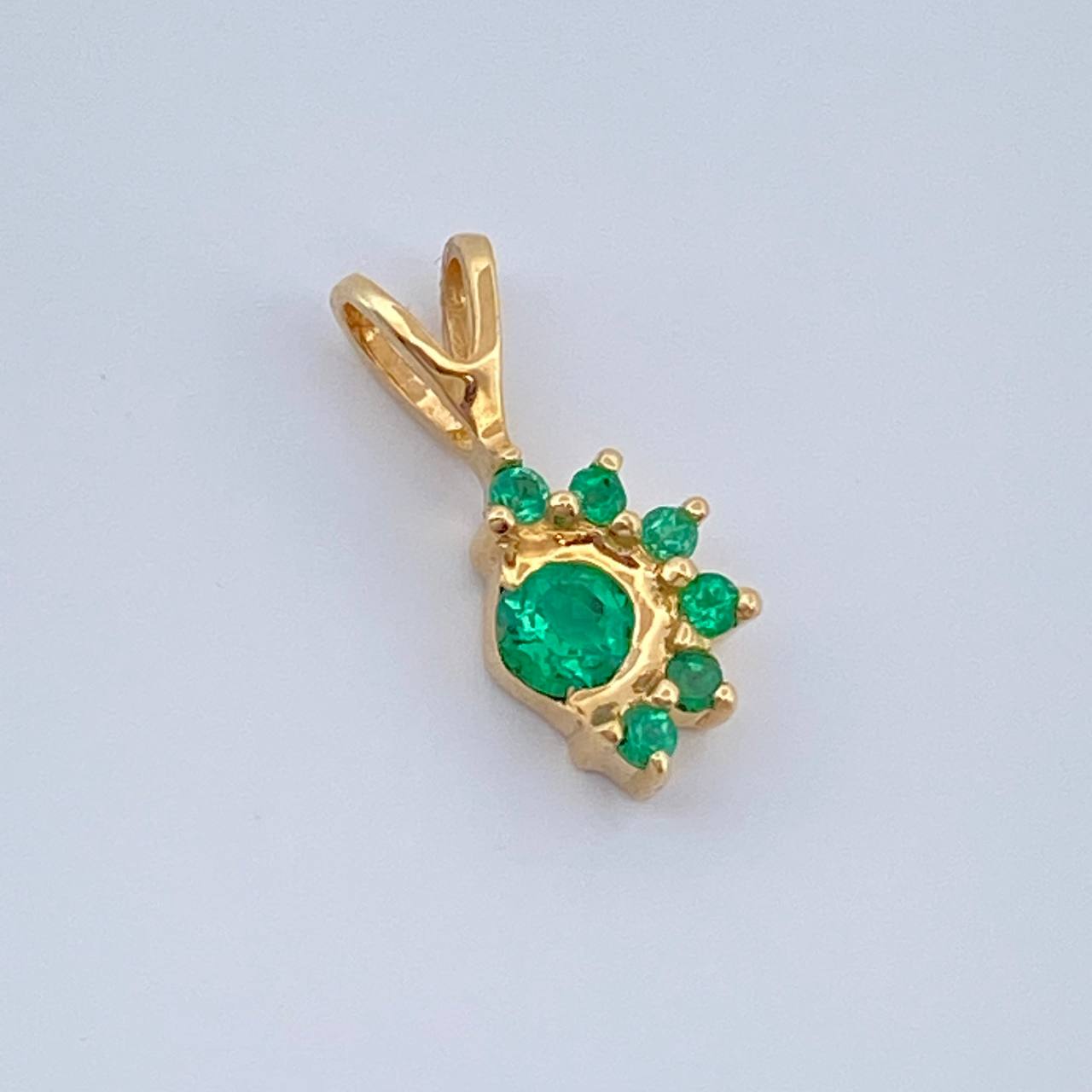 Dije Zaira Esmeralda 0.45gr / 1.2cm / Oro Amarillo 18K %