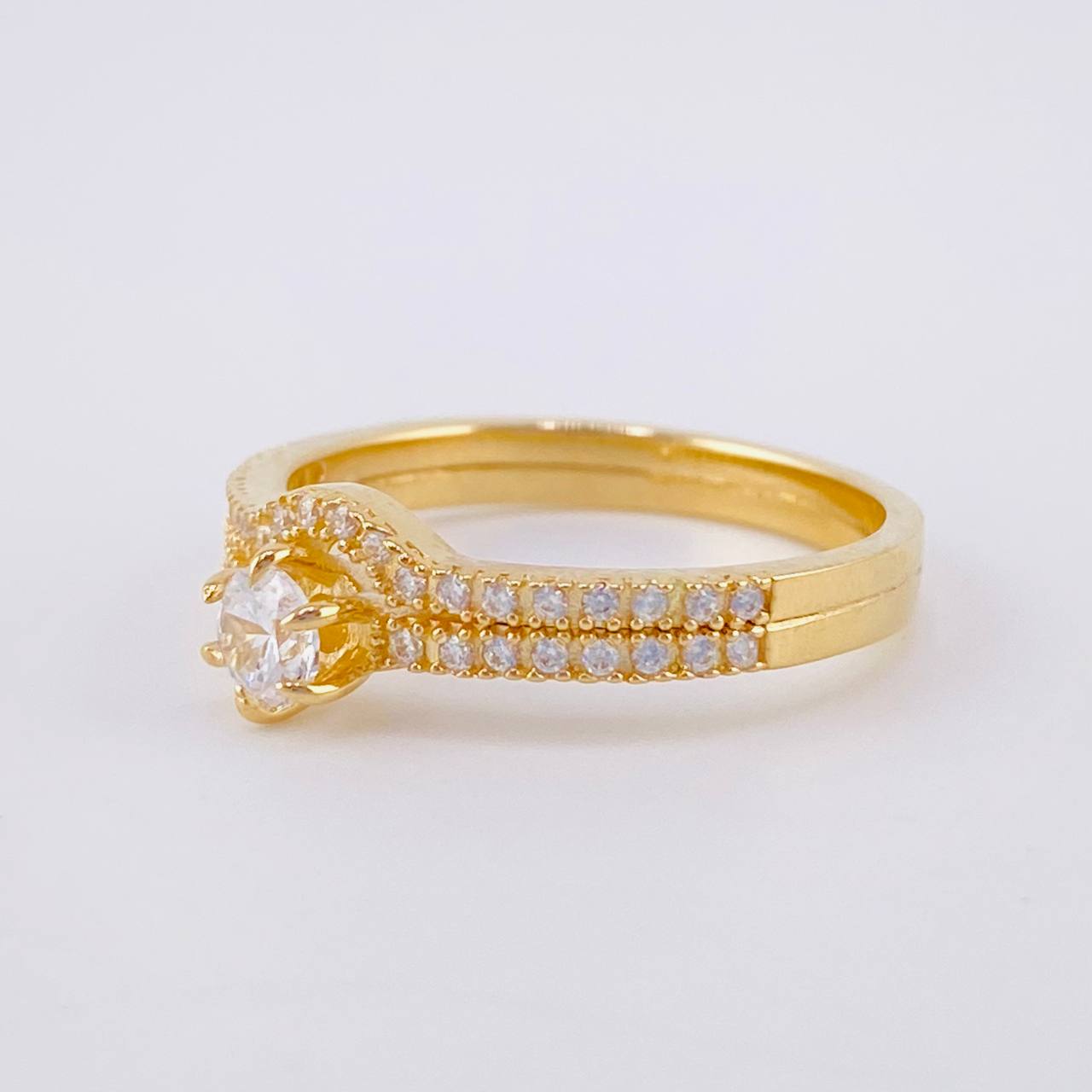 Anillo Solitario Doble Carril 3.6g / T7 1/2 Oro Amarillo 18K