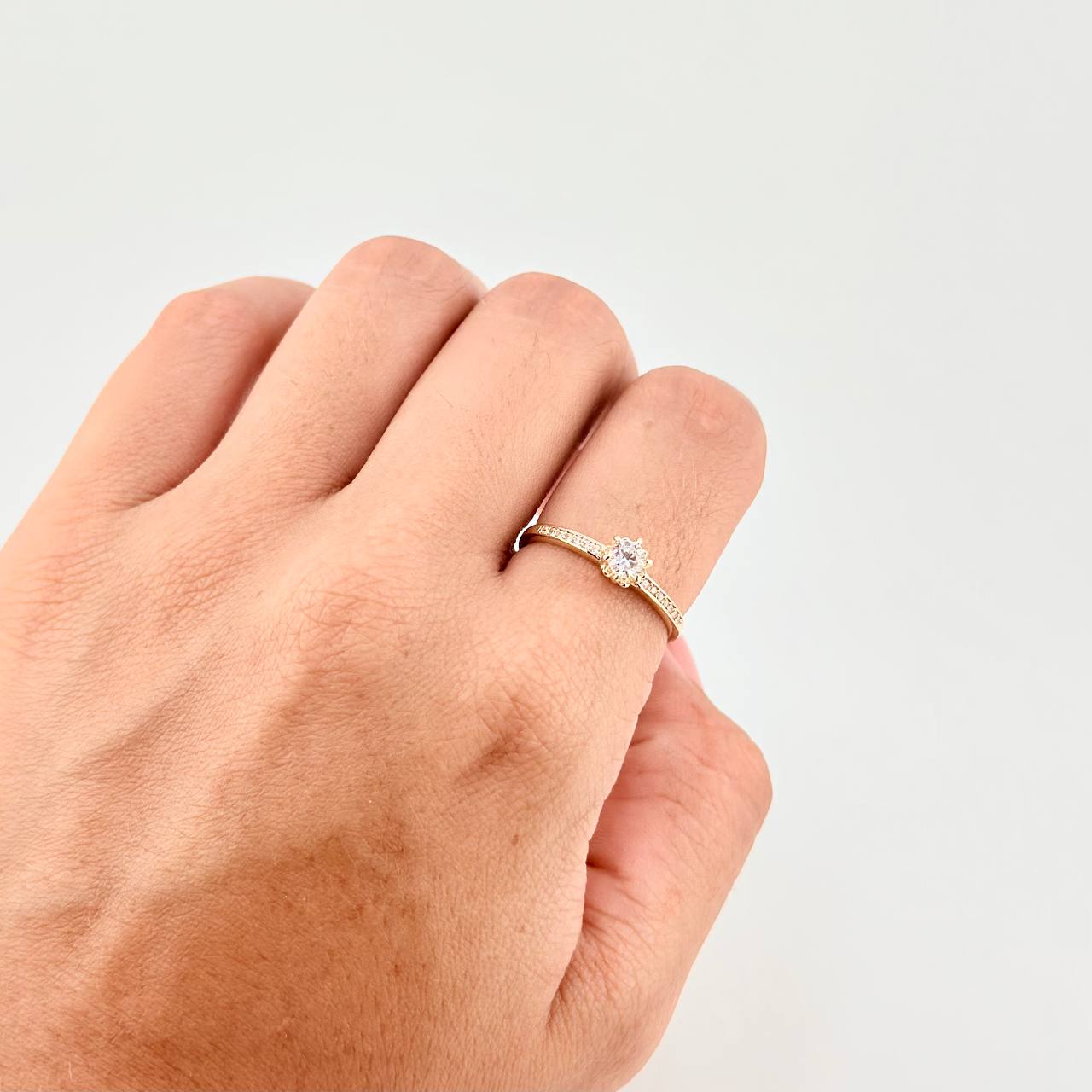 Anillo Solitario Cautivador 1.65g / T6 Oro Amarillo 18K