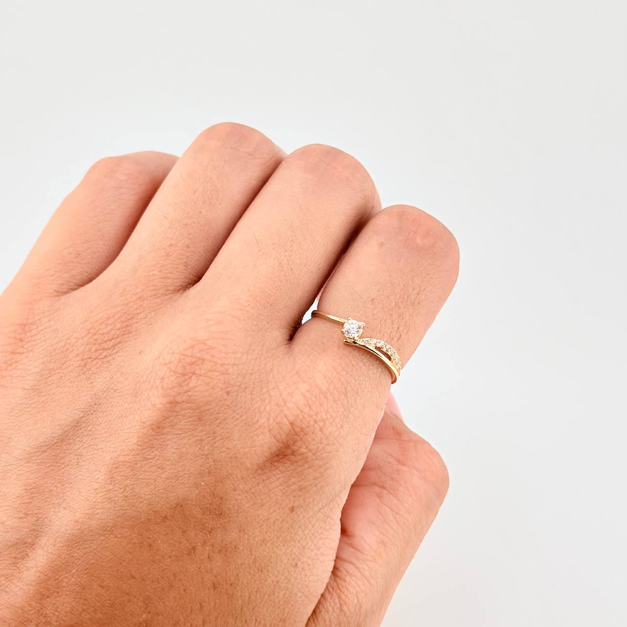 Anillo Solitario Curvo 1.2g / T6 1/2 Oro Amarillo 18K