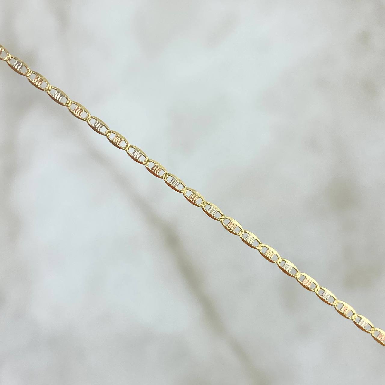 Cadena Plana 1.45gr / 45cm / 1.4mm Diamantado Tres Oros +3 ©