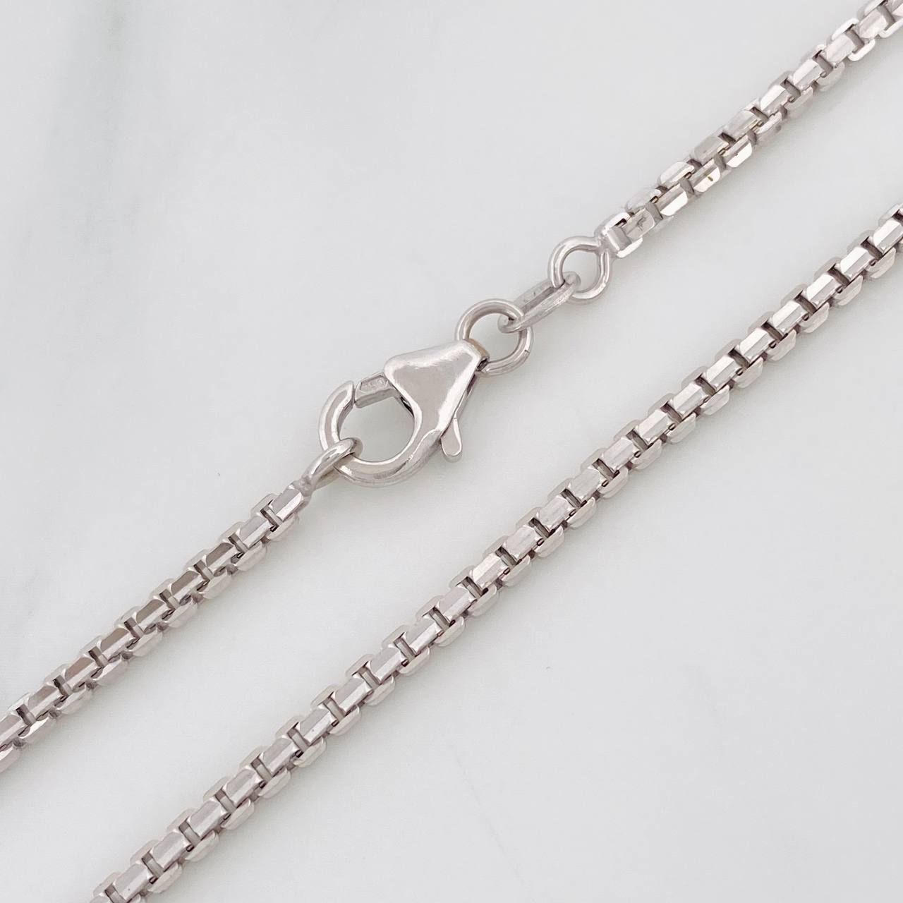 Cadena Veneciana 19.1g / 65cm / 4.3mm Oro Blanco 18K