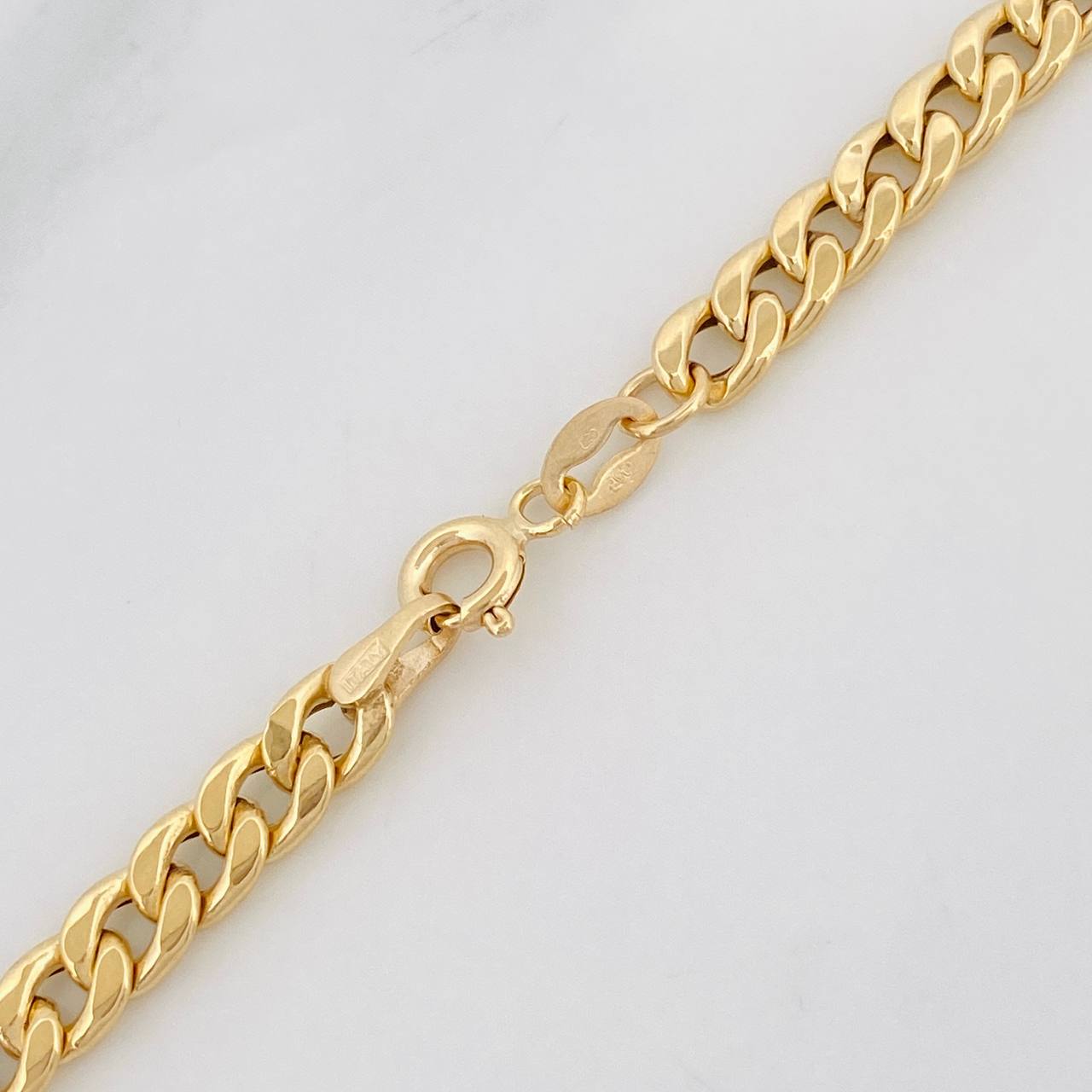Cadena Cubana 5.6g / 70cm / 4.3mm Oro Amarillo 18K