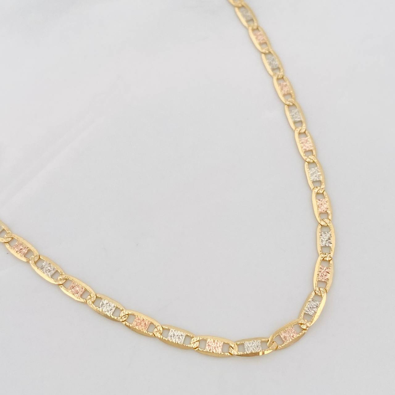 Cadena Escalera Plana 5.2g / 50cm / 2.3mm Tres Oros 18K
