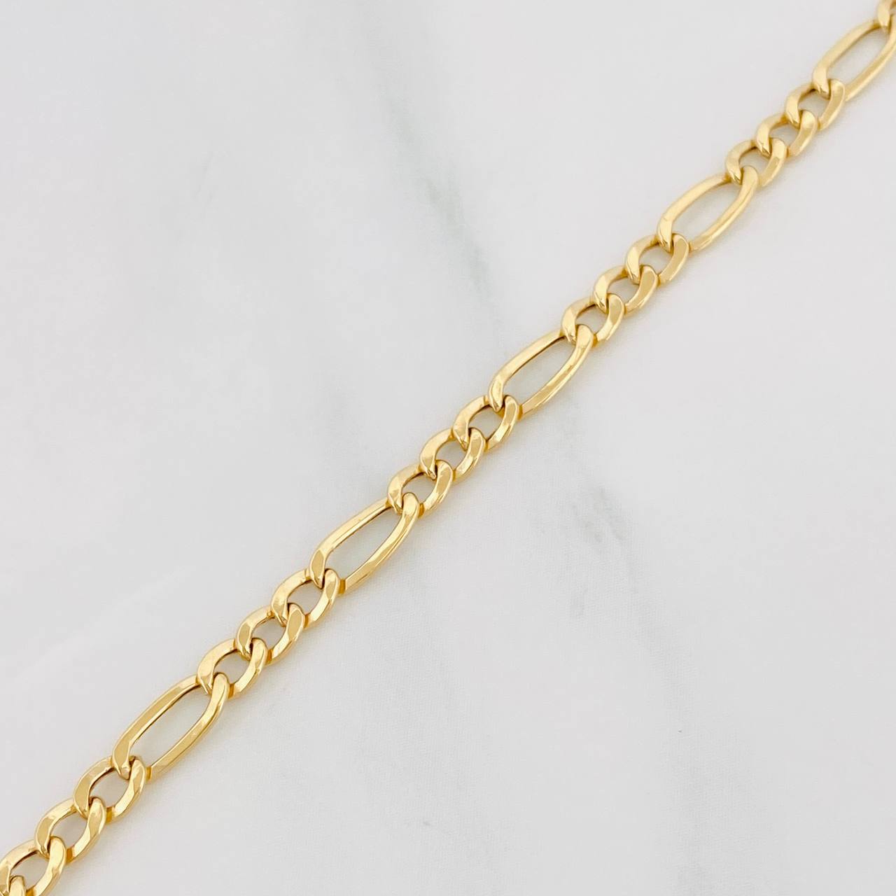 Cadena Figaro 2.15g / 50cm / 2.5mm Oro Amarillo 18K