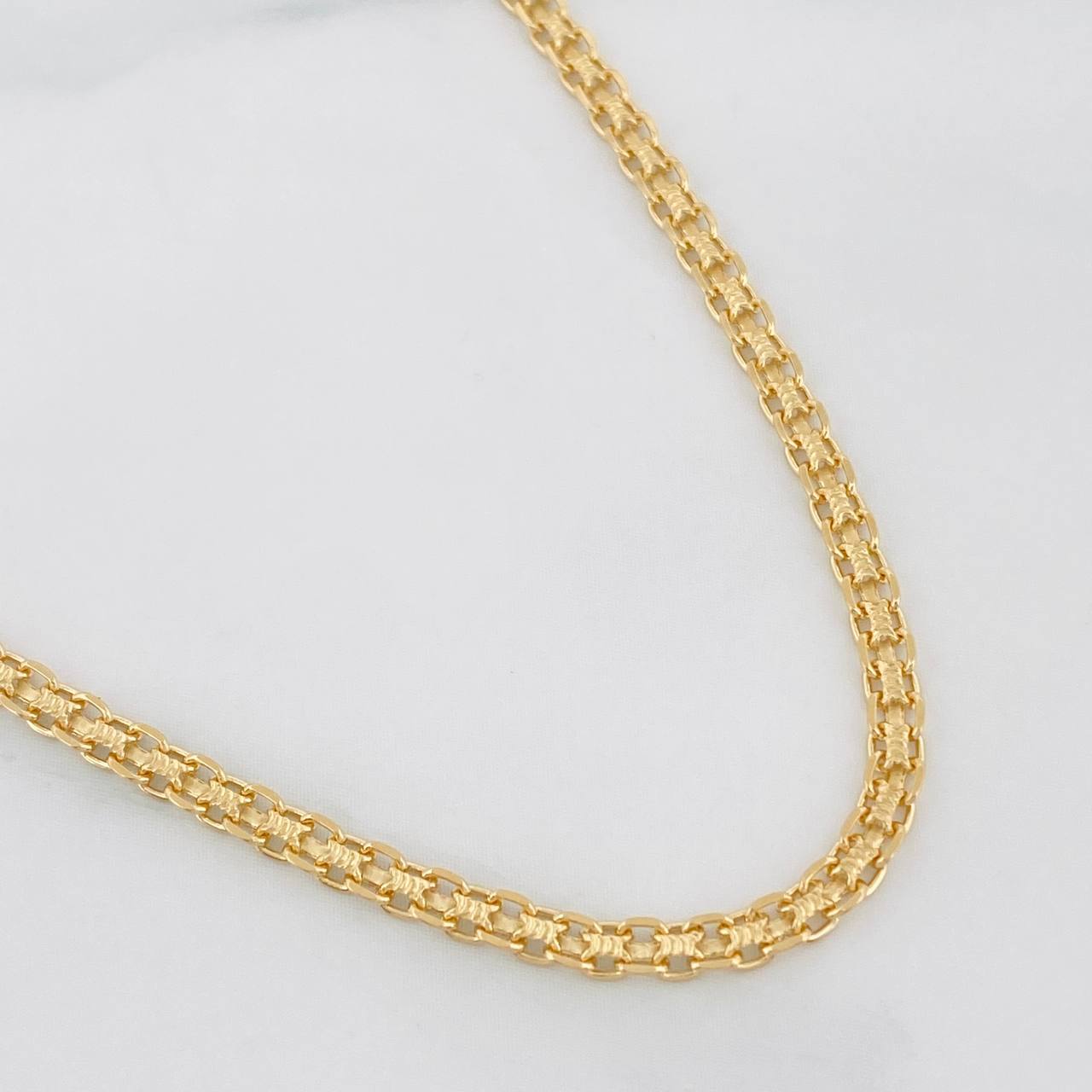 Cadena China 5.5g / 60cm / 2.2mm Oro Amarillo 18K