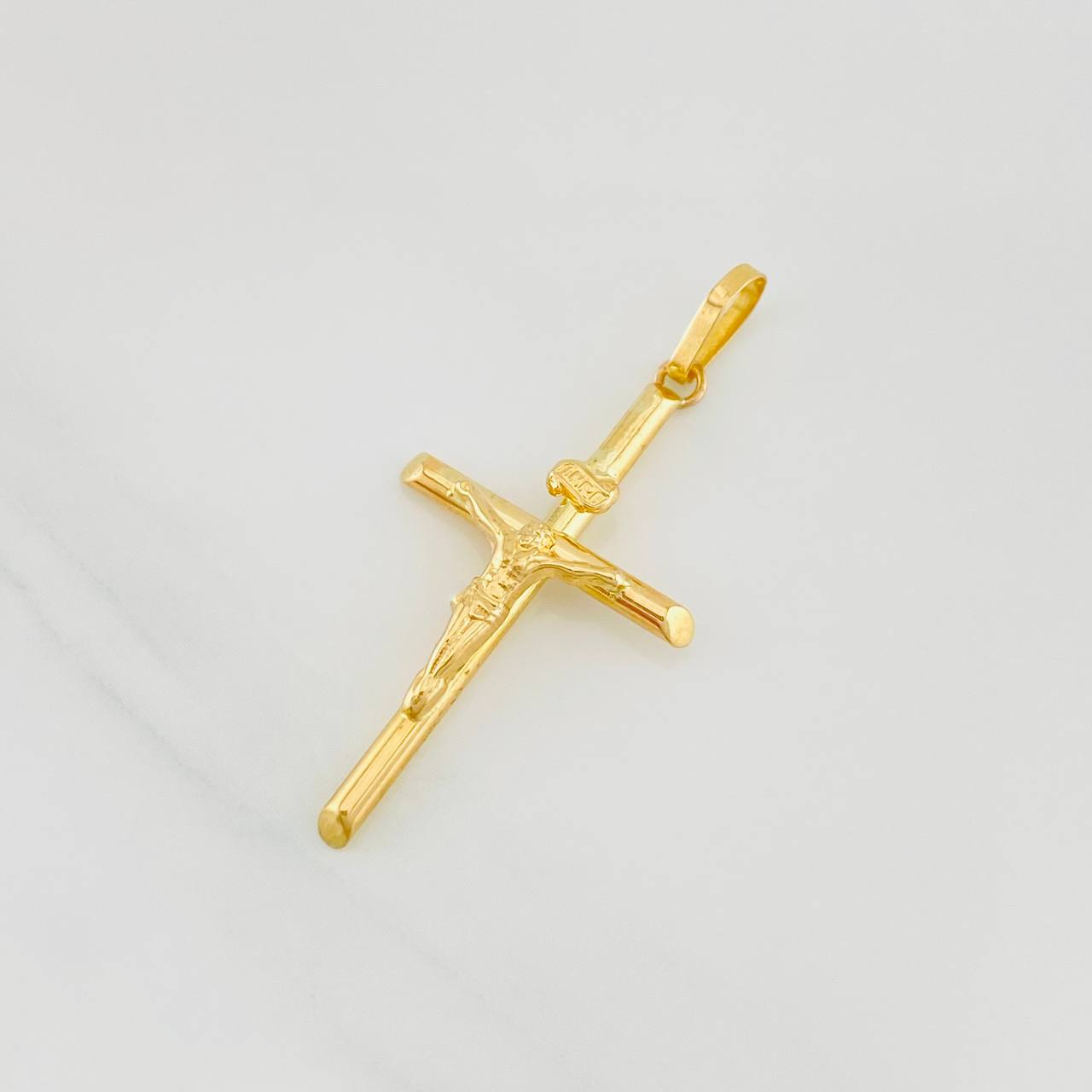 Dije Cruz Cristo 1.15g / 3.8cm Oro Amarillo 18K