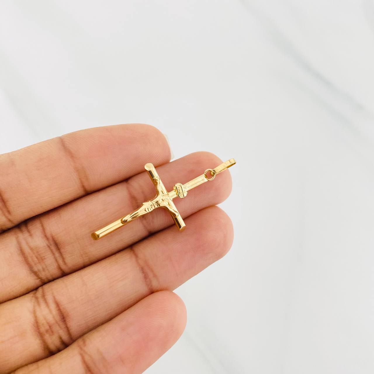 Dije Cruz Cristo 1.15g / 3.8cm Oro Amarillo 18K