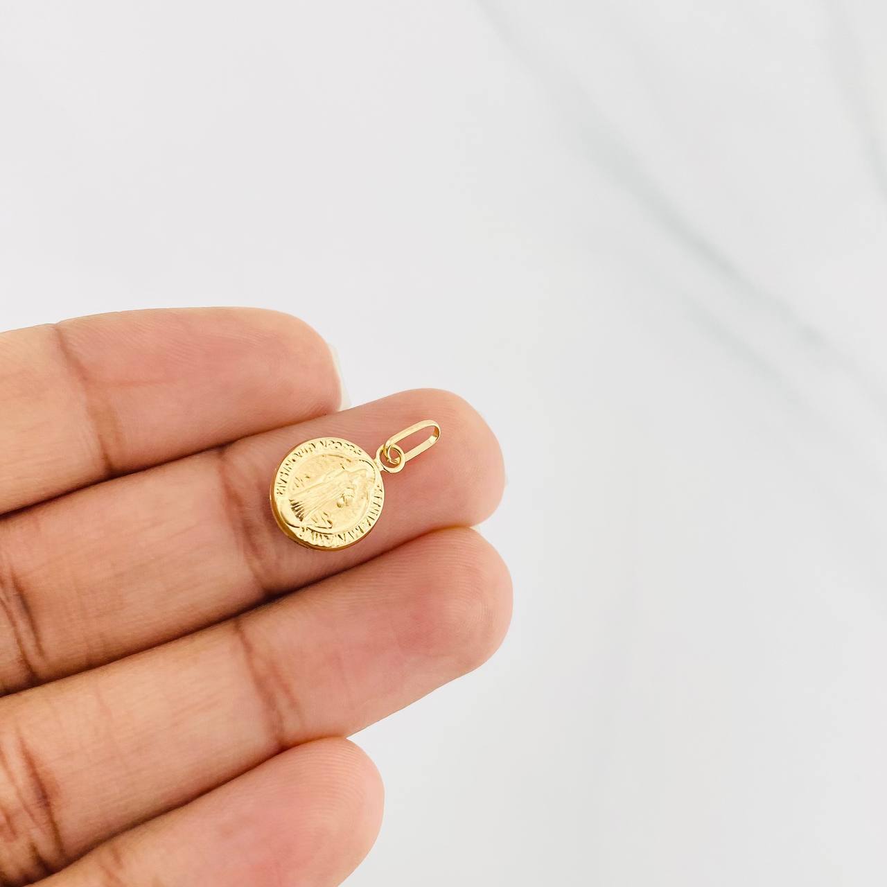 Dije San Benito 0.5g / 1.8cm Oro Amarillo 18K