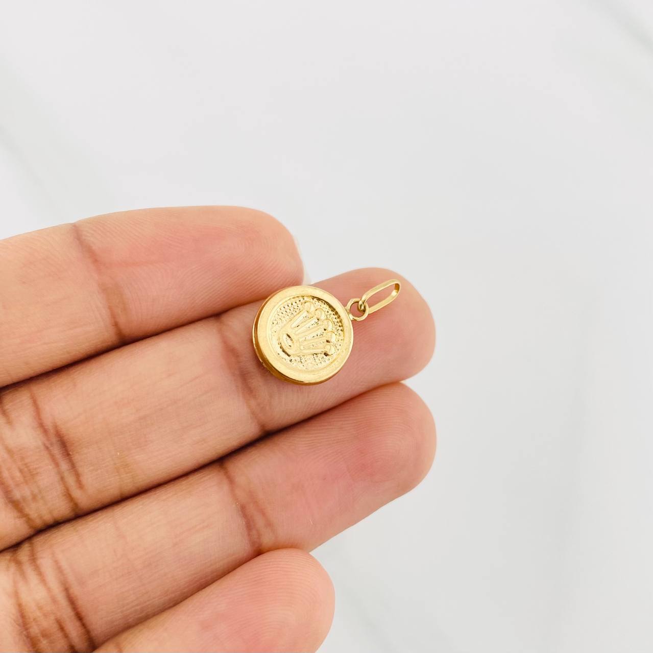 Dije Corona 0.65g / 1.9cm Oro Amarillo 18K