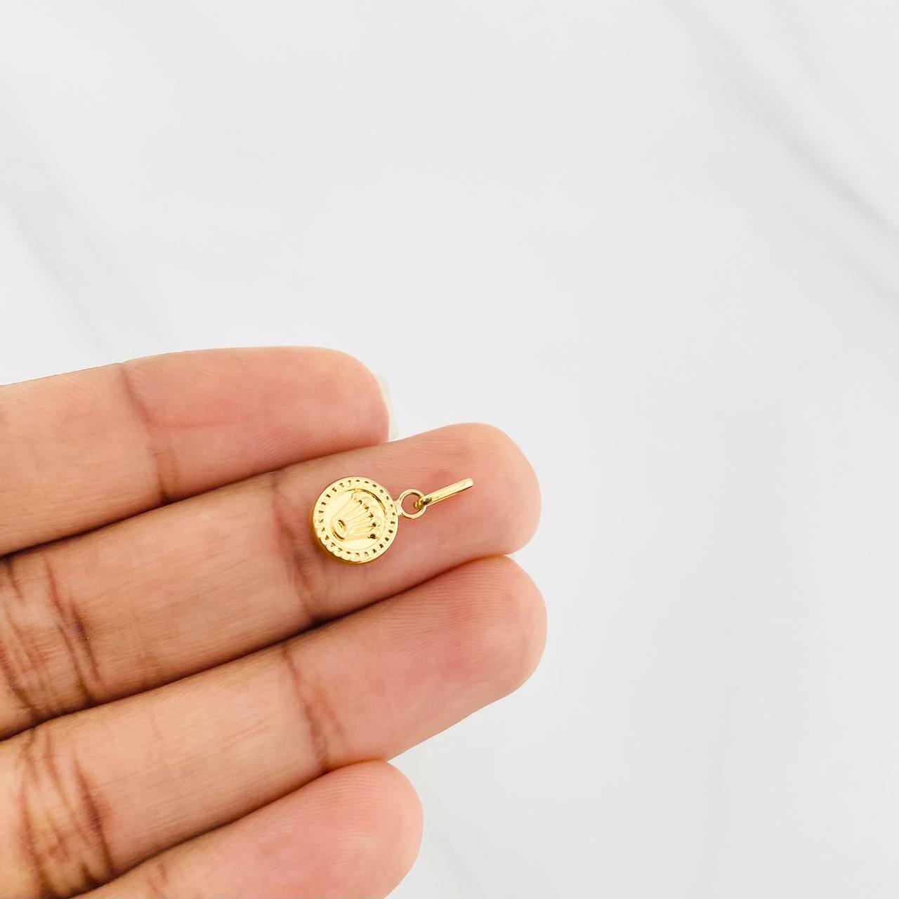 Dije Corona 0.4g / 1.5cm Oro Amarillo 18K