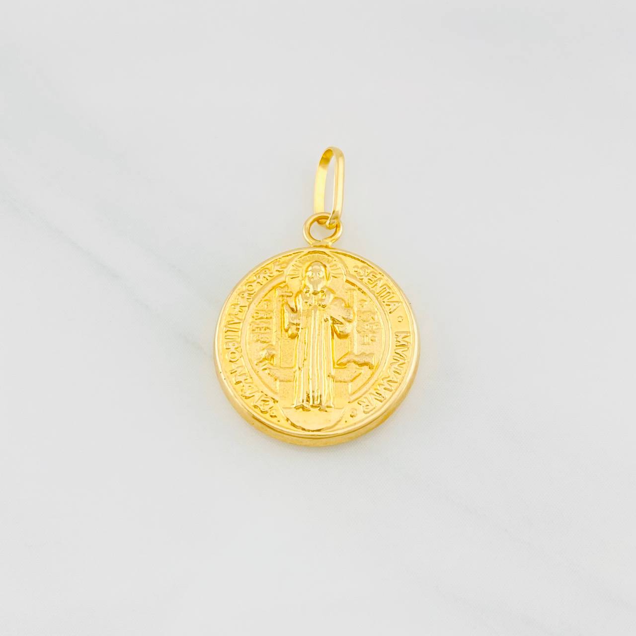 Dije San Benito 0.9g / 2.1cm Oro Amarillo 18K