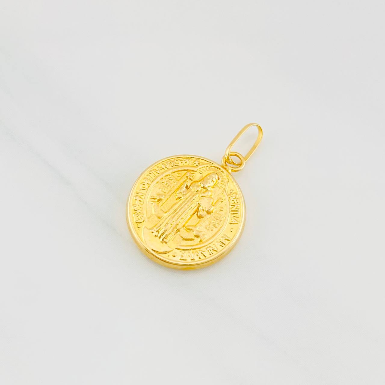 Dije San Benito 0.9g / 2.1cm Oro Amarillo 18K