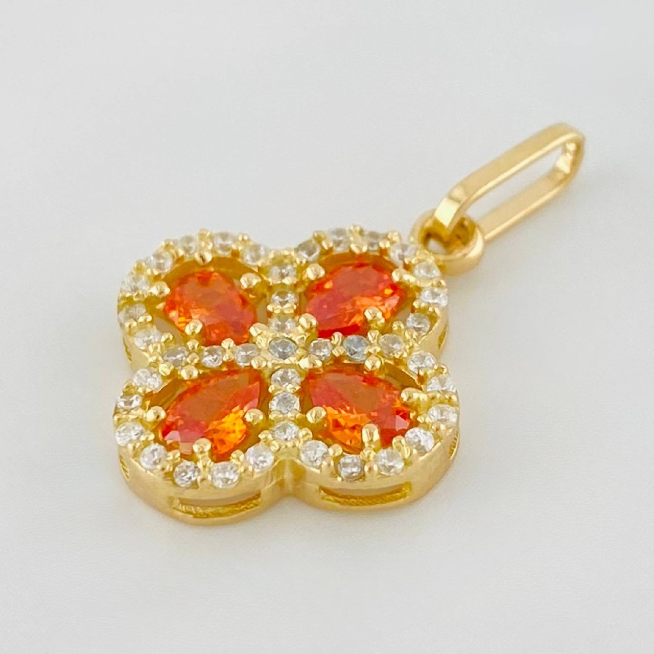 Dije Trebol 1.65 g / 2.2 cm Oro Amarillo 18K