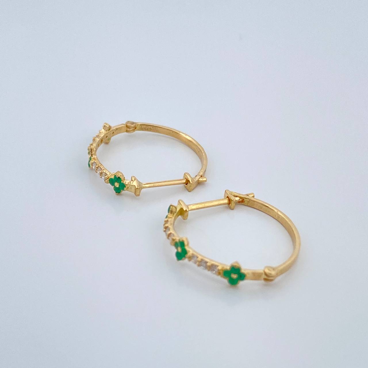 Candongas Trebol Mini Esmeraldas Diamantes 1.85gr / 1.9cm / Oro Amarillo 18K %