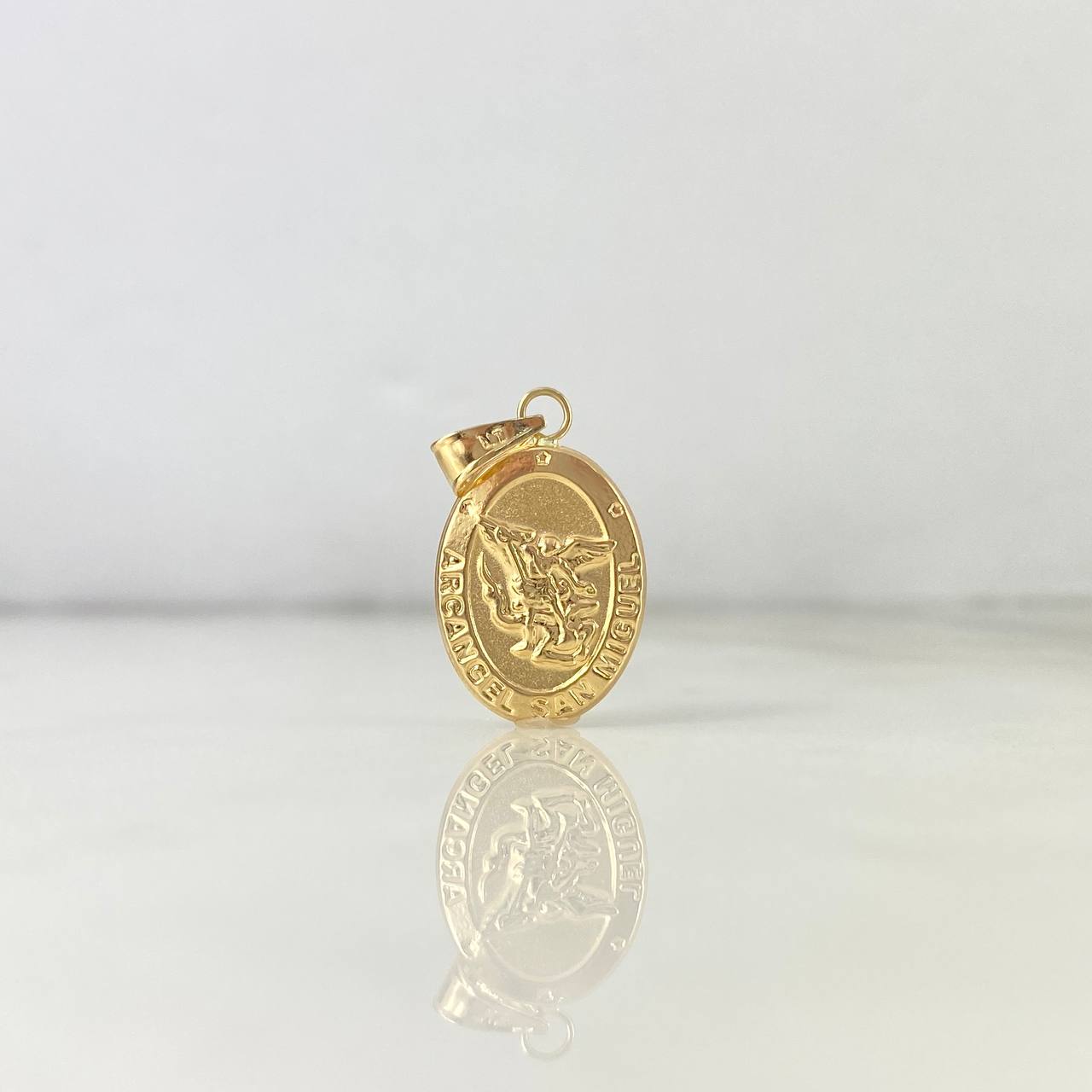 Dije San Miguel Arcángel 1.15gr / 2.5cm / Troquelada Ovalada Oro Amarillo ©