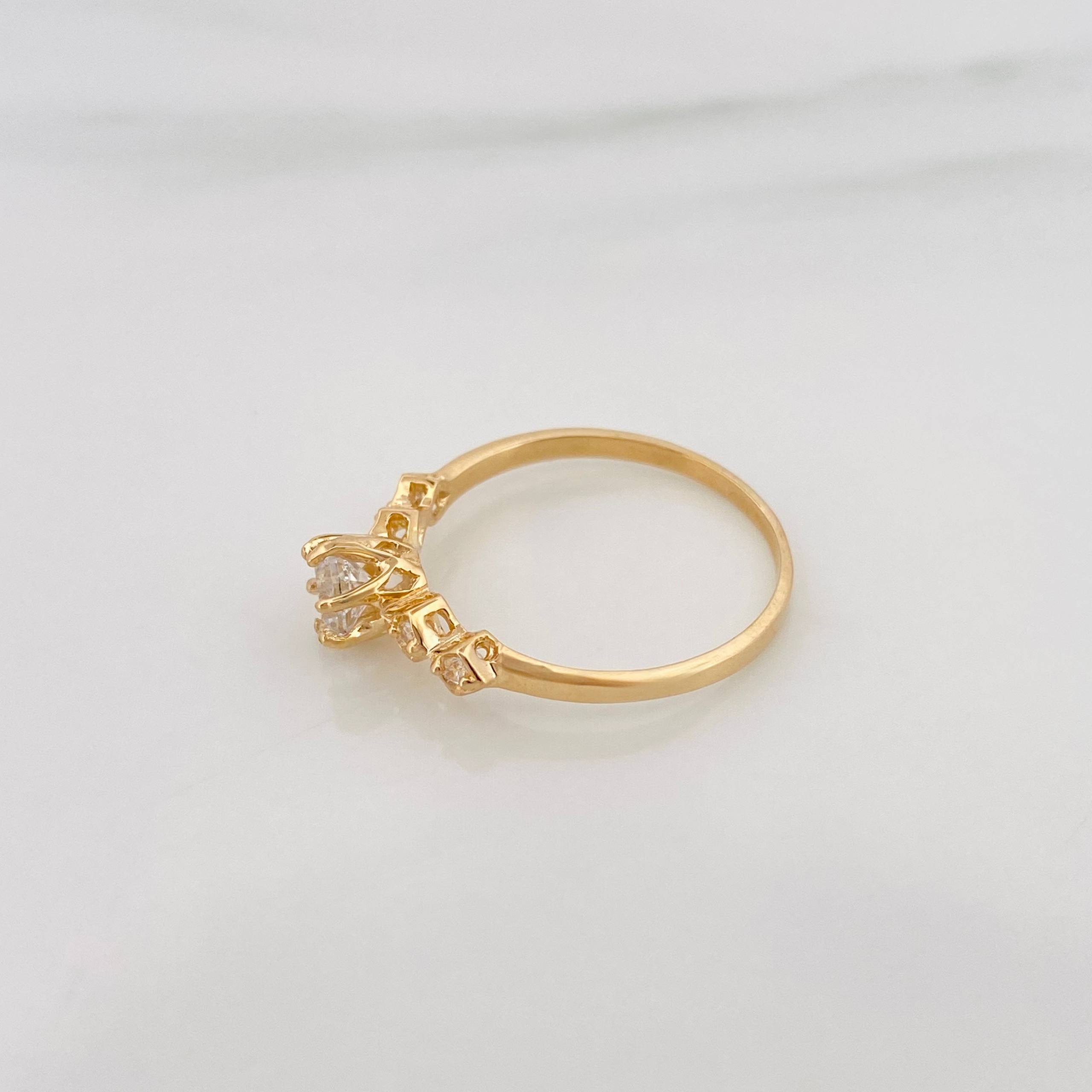 Anillo Solitario Quinteto 1.8 g / T7 Oro Amarillo 18K