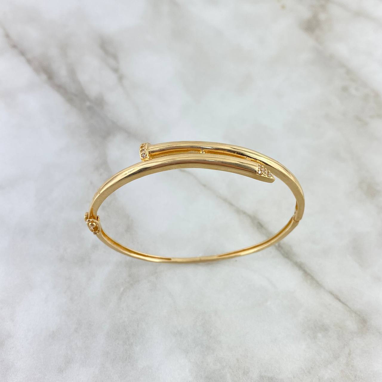 Pulso Aro Clavo 10.75gr / 17cm / Circones Blancos Oro Amarillo ©