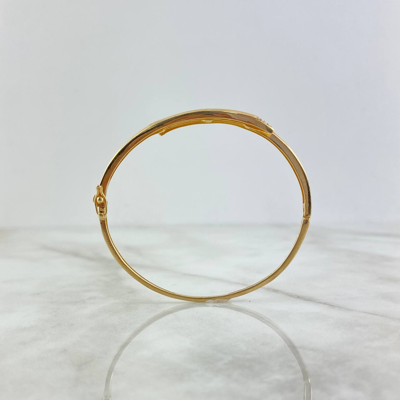 Pulso Aro Clavo 10.75gr / 17cm / Circones Blancos Oro Amarillo ©