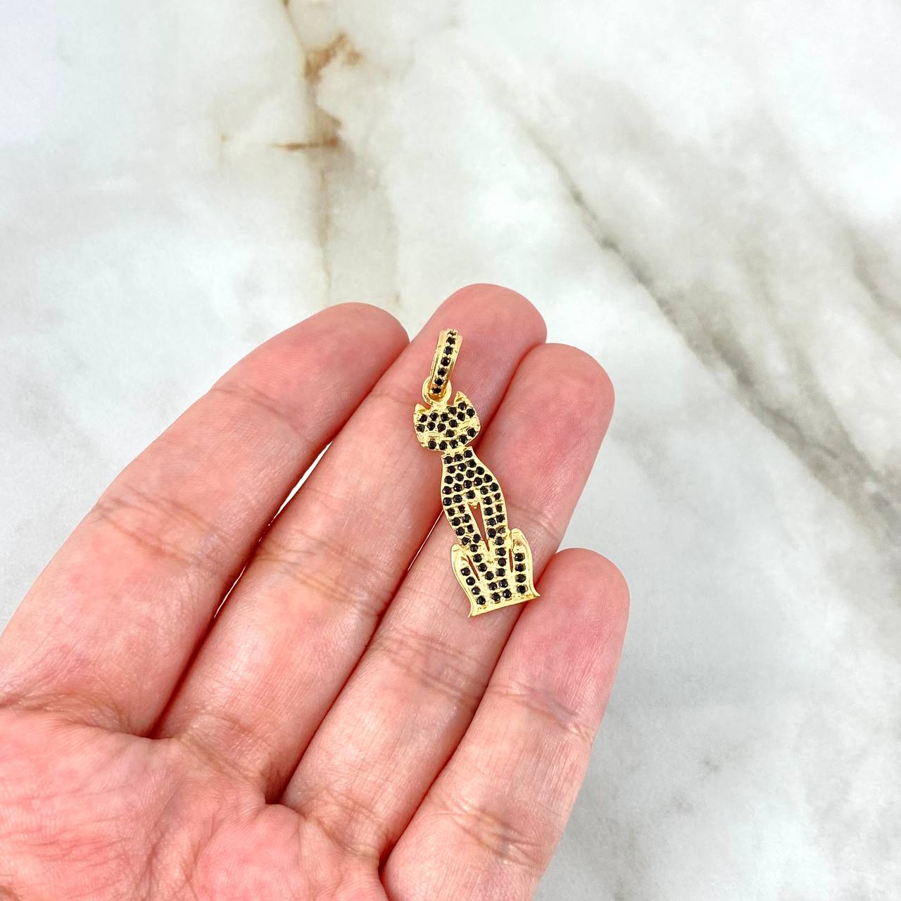 Dije Gato 2.15gr / 3.2cm / Circones Negros Oro Amarillo