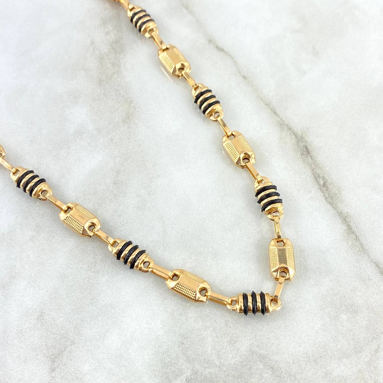 Cadena Rustica Adige Diamantado 14.75gr / 60cm / Cauchos Negros Oro Amarillo ©