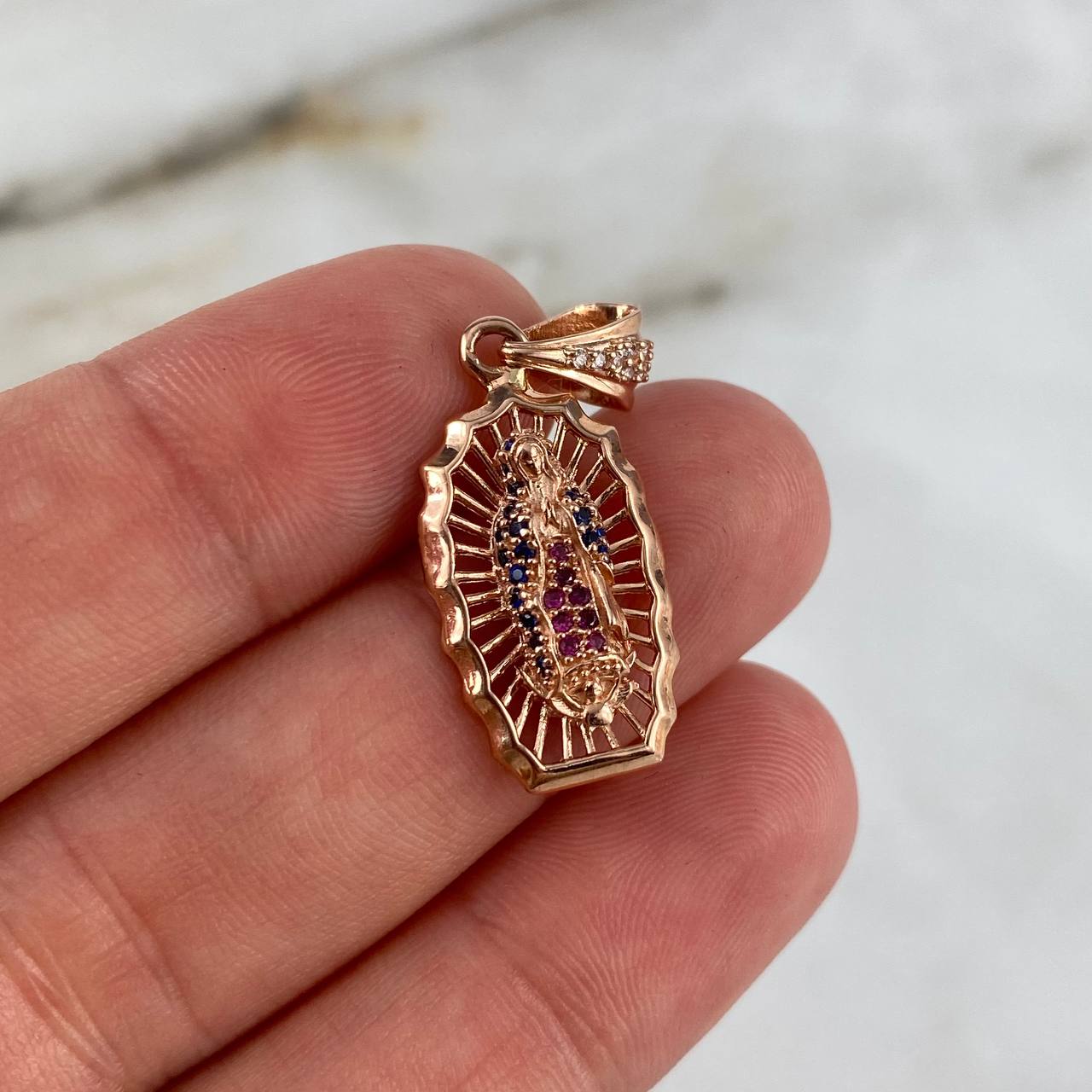 Dije Virgen de Guadalupe 2.75gr / 3.2cm / Circones Blancos-Azules-Fucsias Oro Rosa